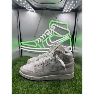 Jordan 1 Retro High Heiress Pure Platinum Size 6Y Women's 7.5 832596-100‎